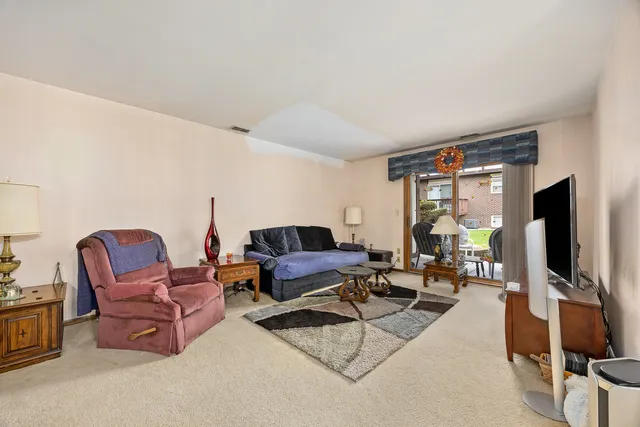 $137,500 | 911 Patricia Lane, Unit 911, Crete, IL 60417