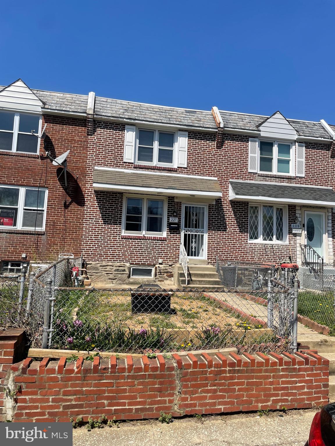 227 Weymouth Road Darby, PA 19023 - Photo 3 of 25