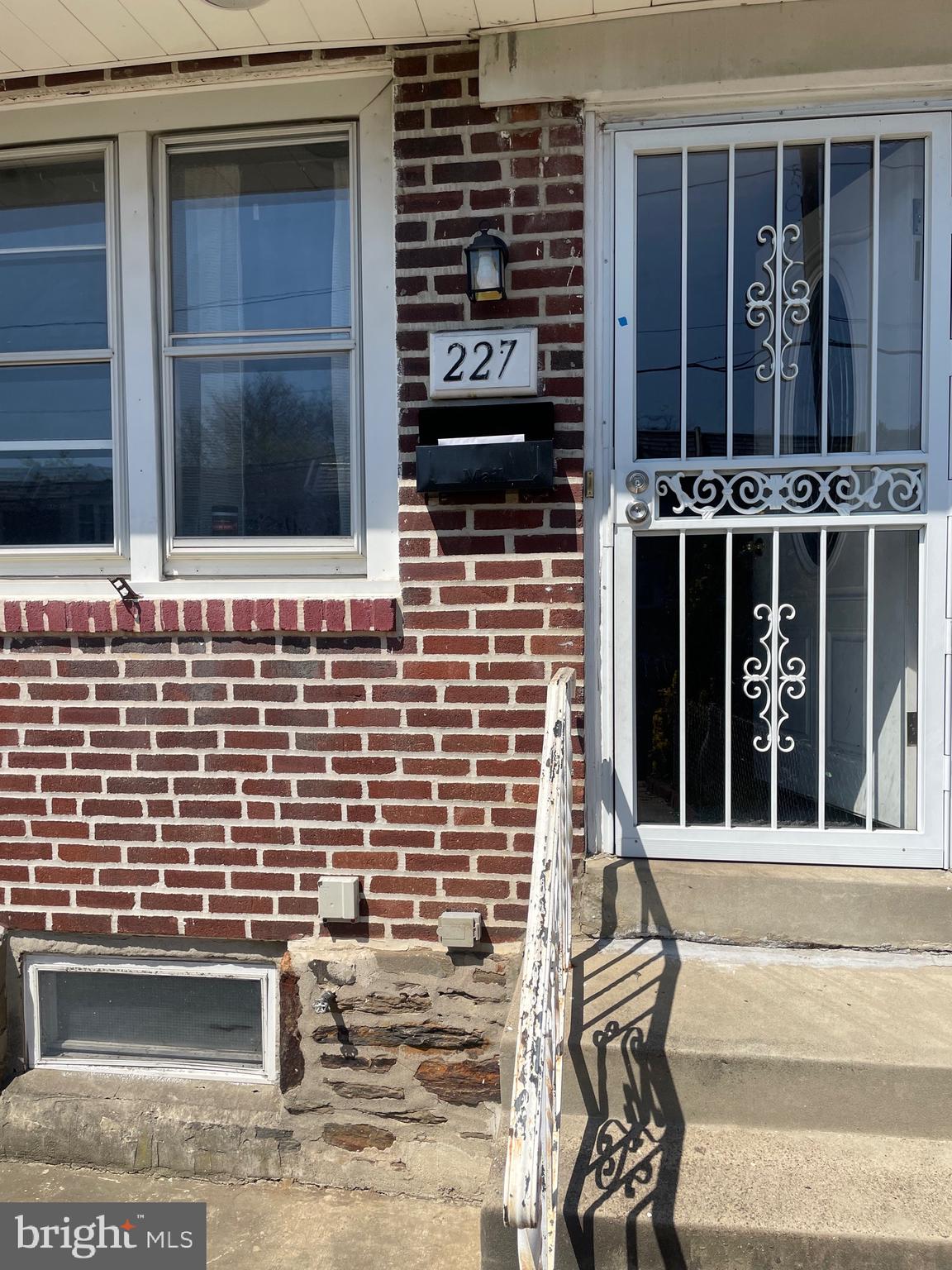 227 Weymouth Road Darby, PA 19023 - Photo 4 of 25