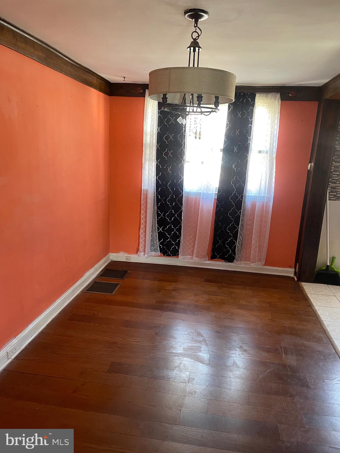 227 Weymouth Road Darby, PA 19023 - Photo 5 of 25