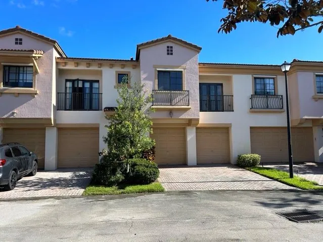 $3,300 | 6132 Grand Cypress Circle East, Pompano Beach, FL 33073