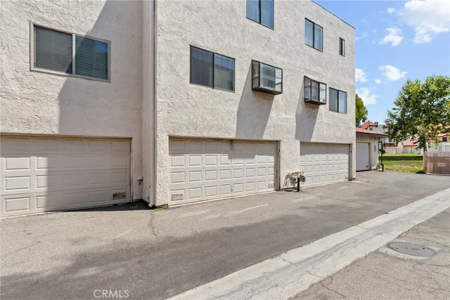 $444,000 | 27614 Nugget Drive, Unit 3, Canyon Country, CA 91387