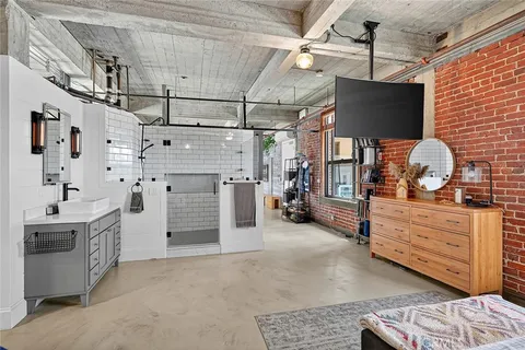 $649,900 | 100 West 5th Street, Unit 7E, Long Beach, CA 90802