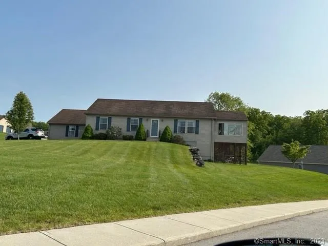 a view of a house with a backyard