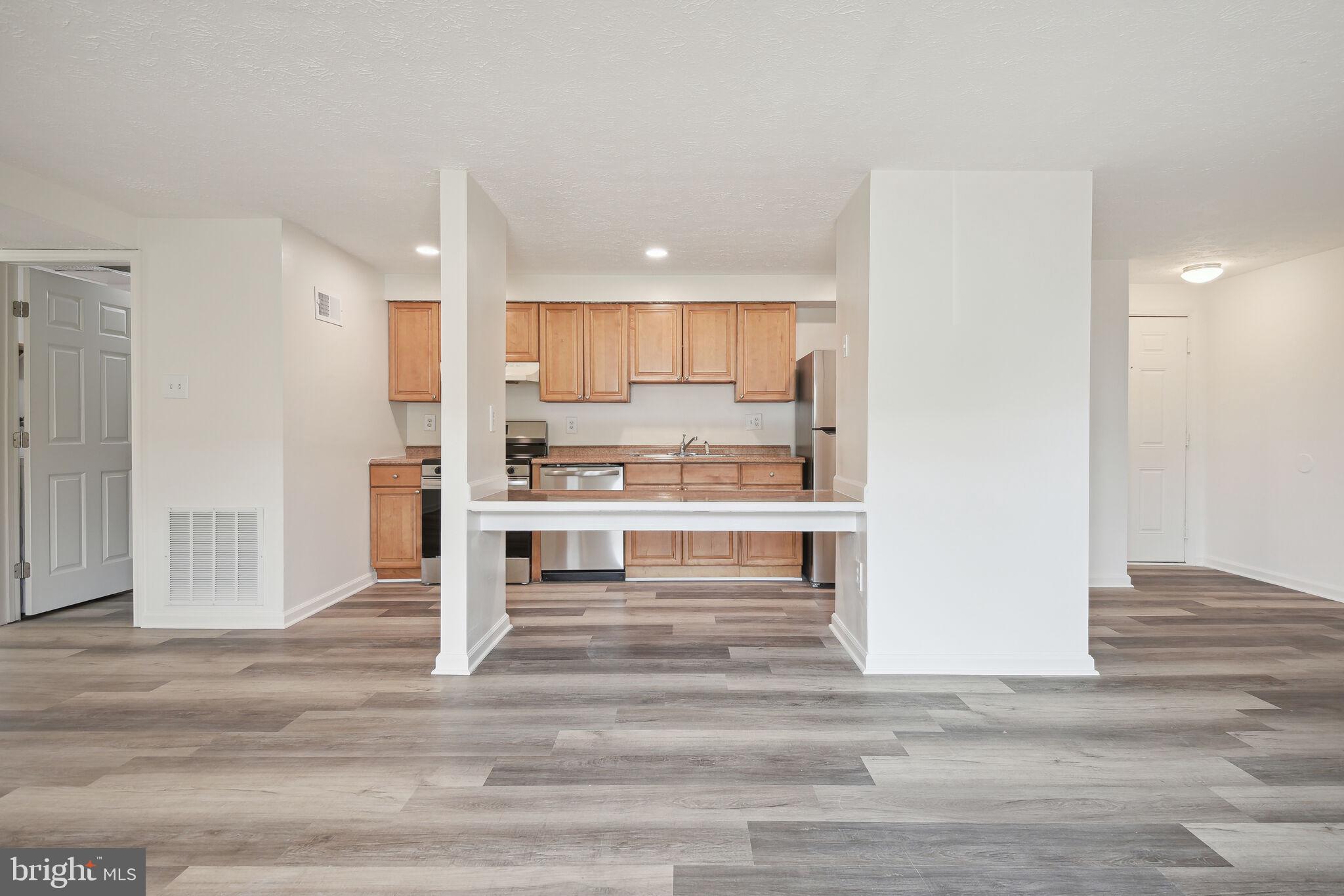 19633 Gunners Branch Road, Unit 523 Germantown, MD 20876 - Photo 7 of 22 Open Kitchen with Breakfast Bar