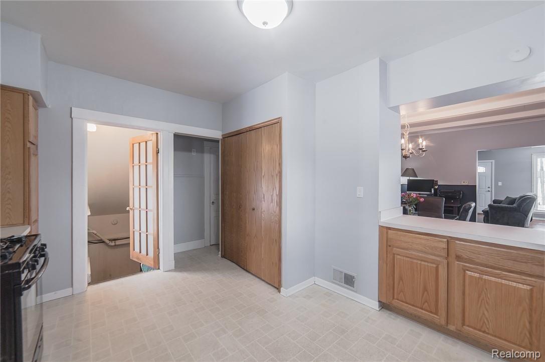 2193 South Long Lake Road Fenton, MI 48430 - Photo 19 of 62 2193 S Long Lake-21.jpg