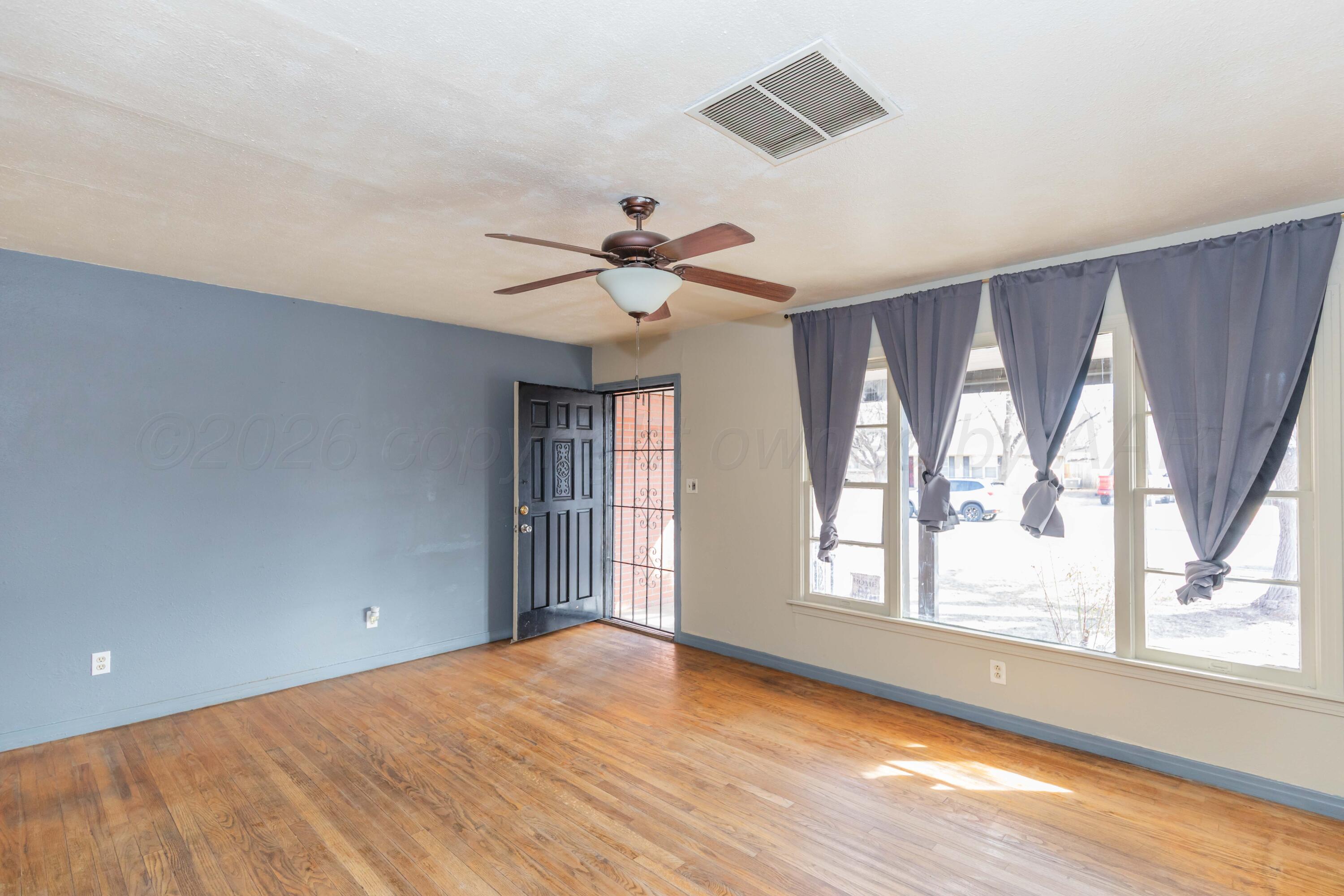 2216 Locust Street Amarillo, TX 79109 - Photo 6 of 32 LIVING ROOM VIEW 3