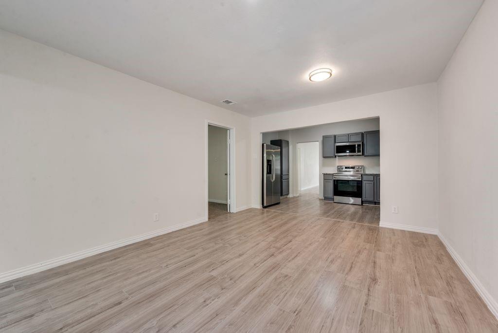 2704 Rosen Avenue Fort Worth, TX 76164 - Photo 3 of 17