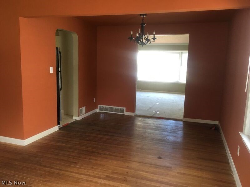 4527 Laurel Road Cleveland, OH 44121 - Photo 11 of 17