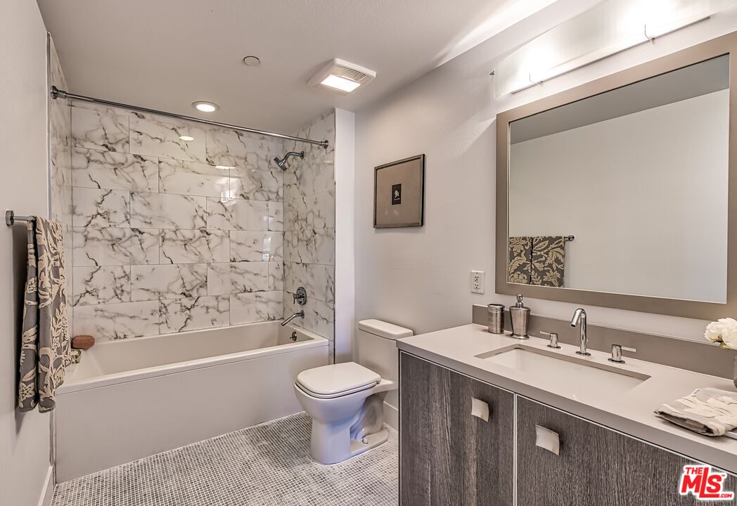 1168 South Barrington Avenue, Unit 603 Los Angeles, CA 90049 - Photo 18 of 40