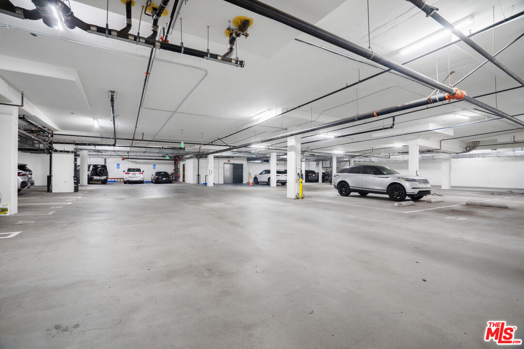 1168 South Barrington Avenue, Unit 603 Los Angeles, CA 90049 - Photo 37 of 40