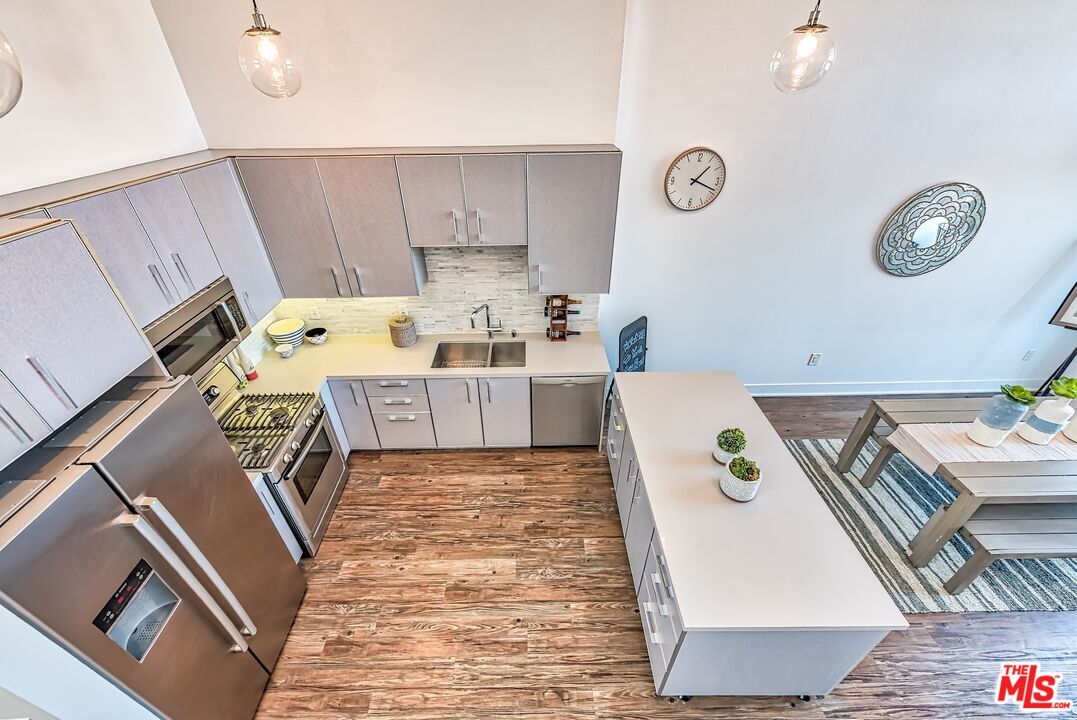 1168 South Barrington Avenue, Unit 603 Los Angeles, CA 90049 - Photo 7 of 40