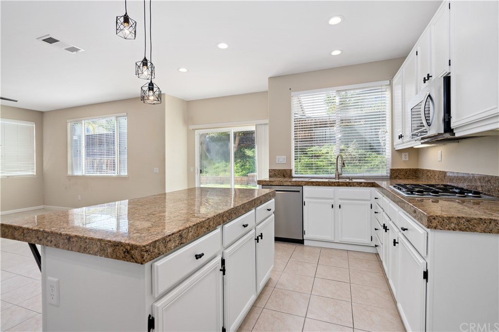 23920 Silverleaf Way Murrieta, CA 92562 - Photo 8 of 43