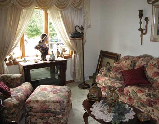2203 Cowling Road Scottdale, PA 15683 - Photo 11 of 18 Living Room.