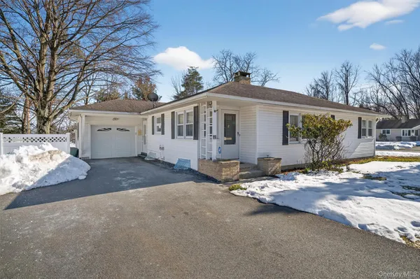 $399,900 | 2 Thomas Jefferson Place, Middletown, NY 10940