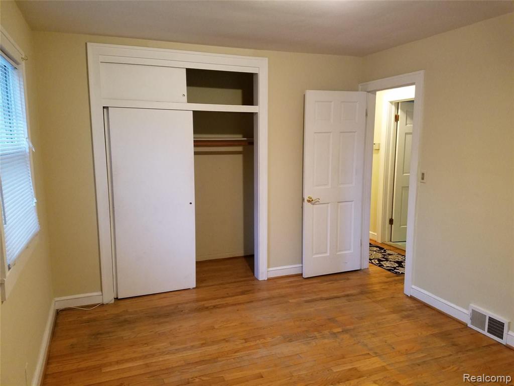 725 Vernier Road Grosse Pointe Woods, MI 48236 - Photo 18 of 25