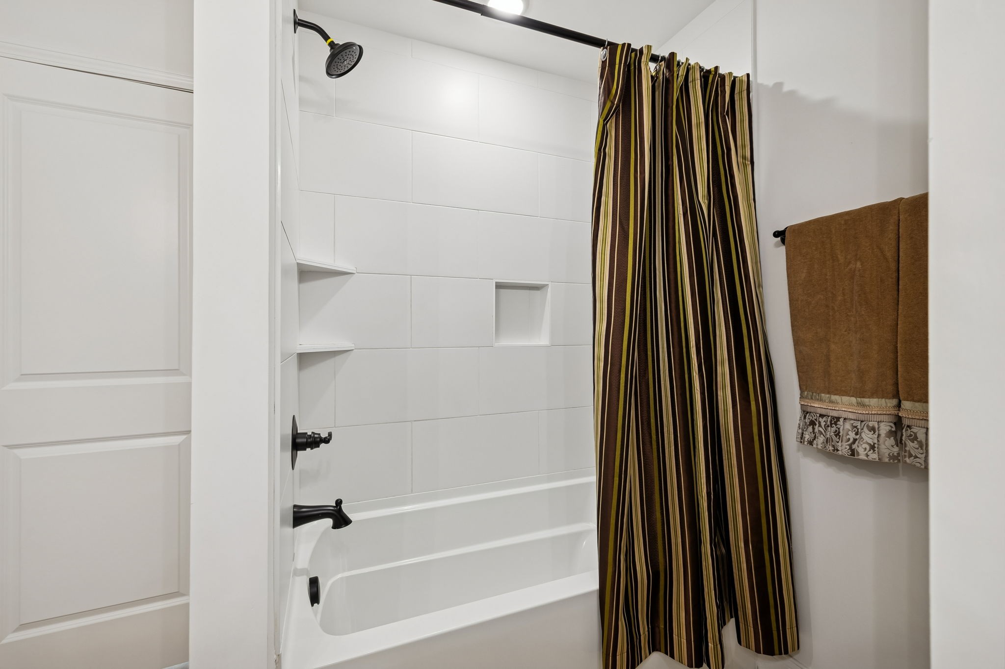 1306 Angus Way Greenbrier, TN 37073 - Photo 19 of 36 a bathroom with a shower and a tub