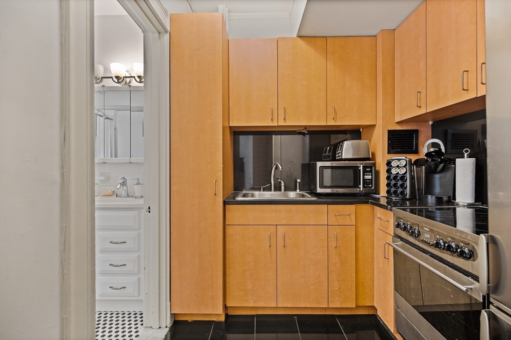 21 Beacon Street, Unit 3D Boston, MA 02108 - Photo 4 of 8