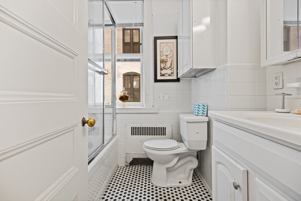 21 Beacon Street, Unit 3D Boston, MA 02108 - Photo 6 of 8