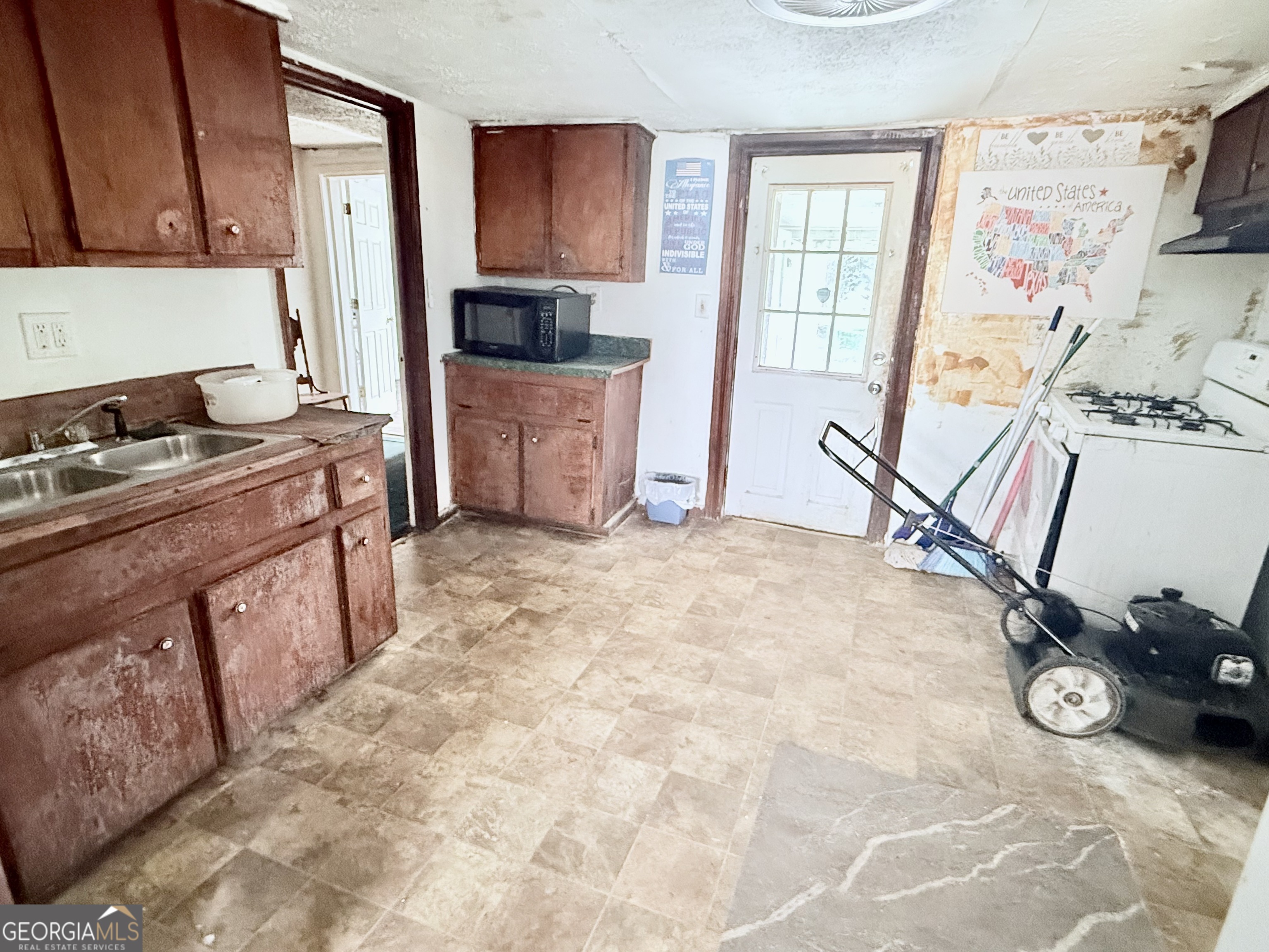 309 Samuel L Johnson Drive Jackson, GA 30233 - Photo 7 of 10