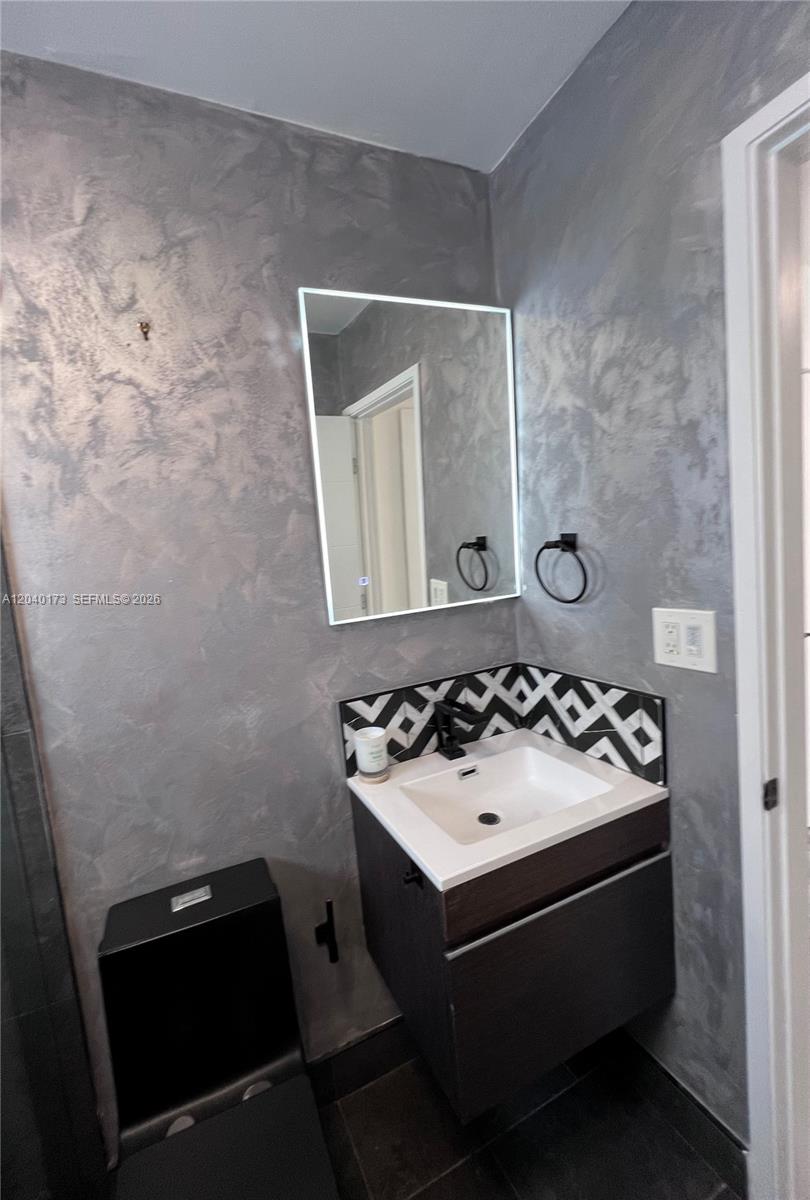 2425 Southwest 26th Lane Miami, FL 33133 - Photo 19 of 22