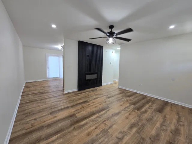 an empty room with closet and a ceiling fan