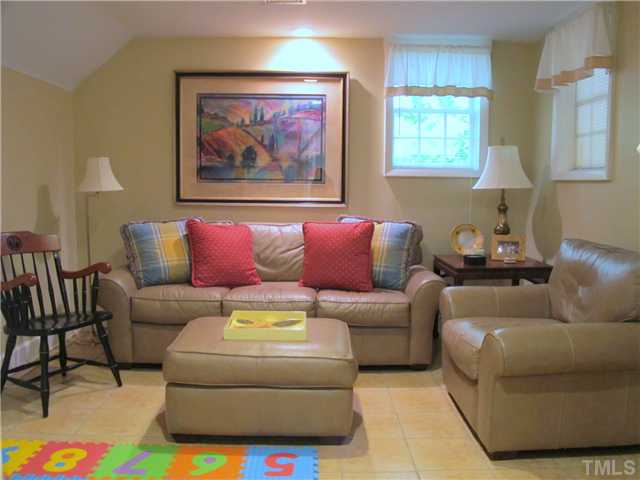 1320 Ridge Road Raleigh, NC 27607 - Photo 20 of 25