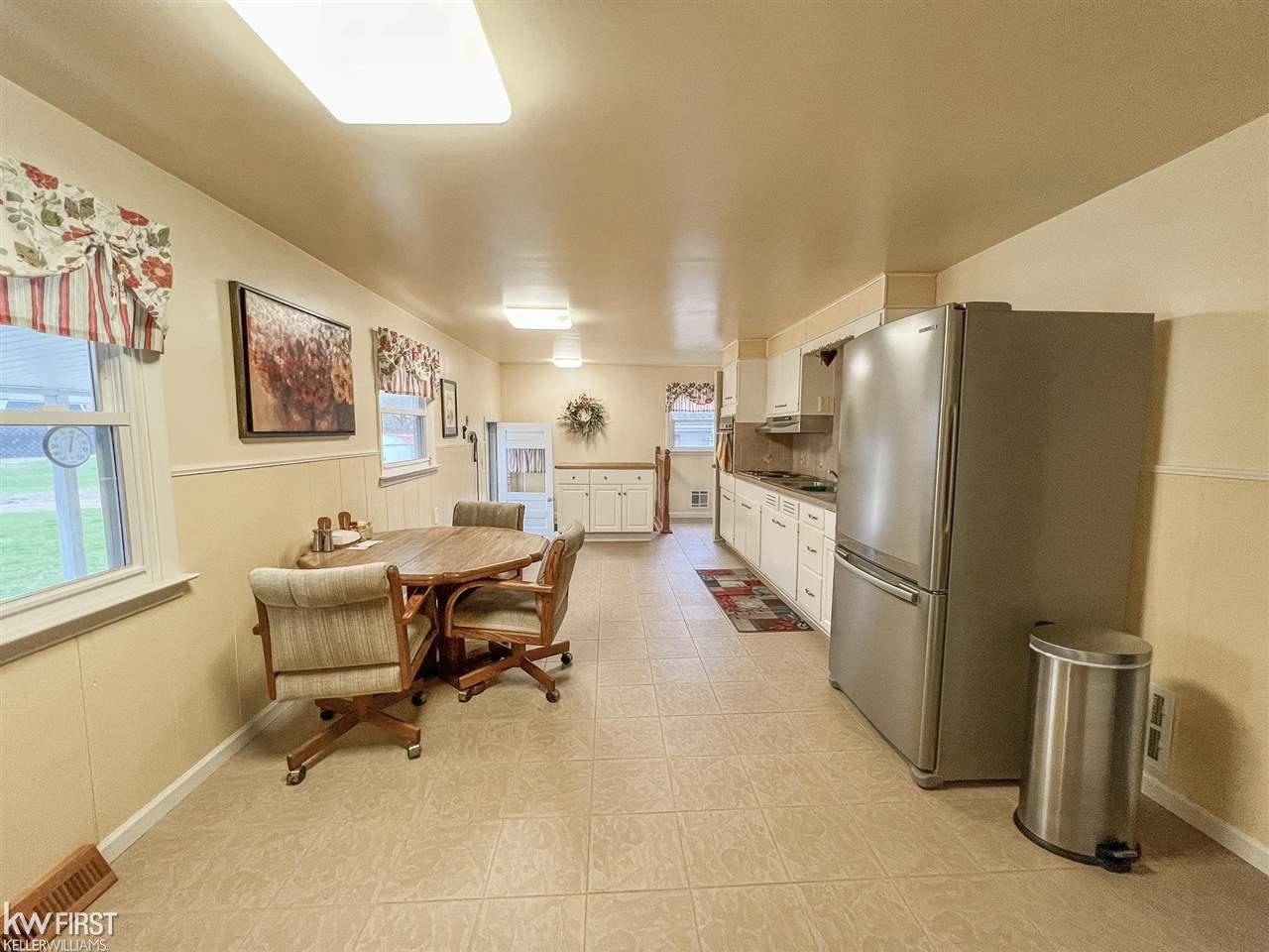 6265 North Belsay Road Flint, MI 48506 - Photo 7 of 50 50071917-6.JPG