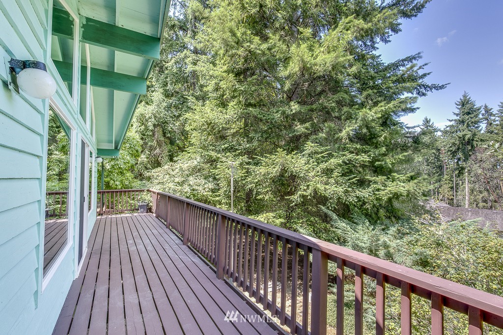 8200 Hansen Road Northeast Bainbridge Island, WA 98110 - Photo 14 of 25 Gallery Image 14