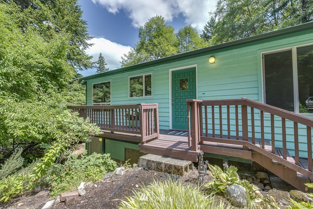8200 Hansen Road Northeast Bainbridge Island, WA 98110 - Photo 5 of 25 Gallery Image 5