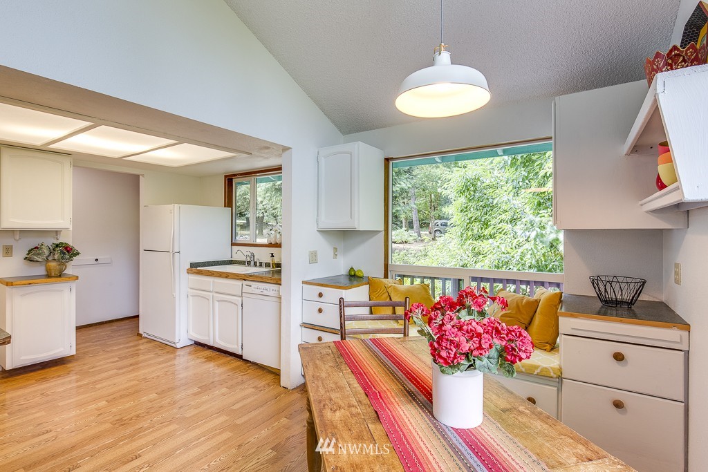 8200 Hansen Road Northeast Bainbridge Island, WA 98110 - Photo 8 of 25 Gallery Image 8