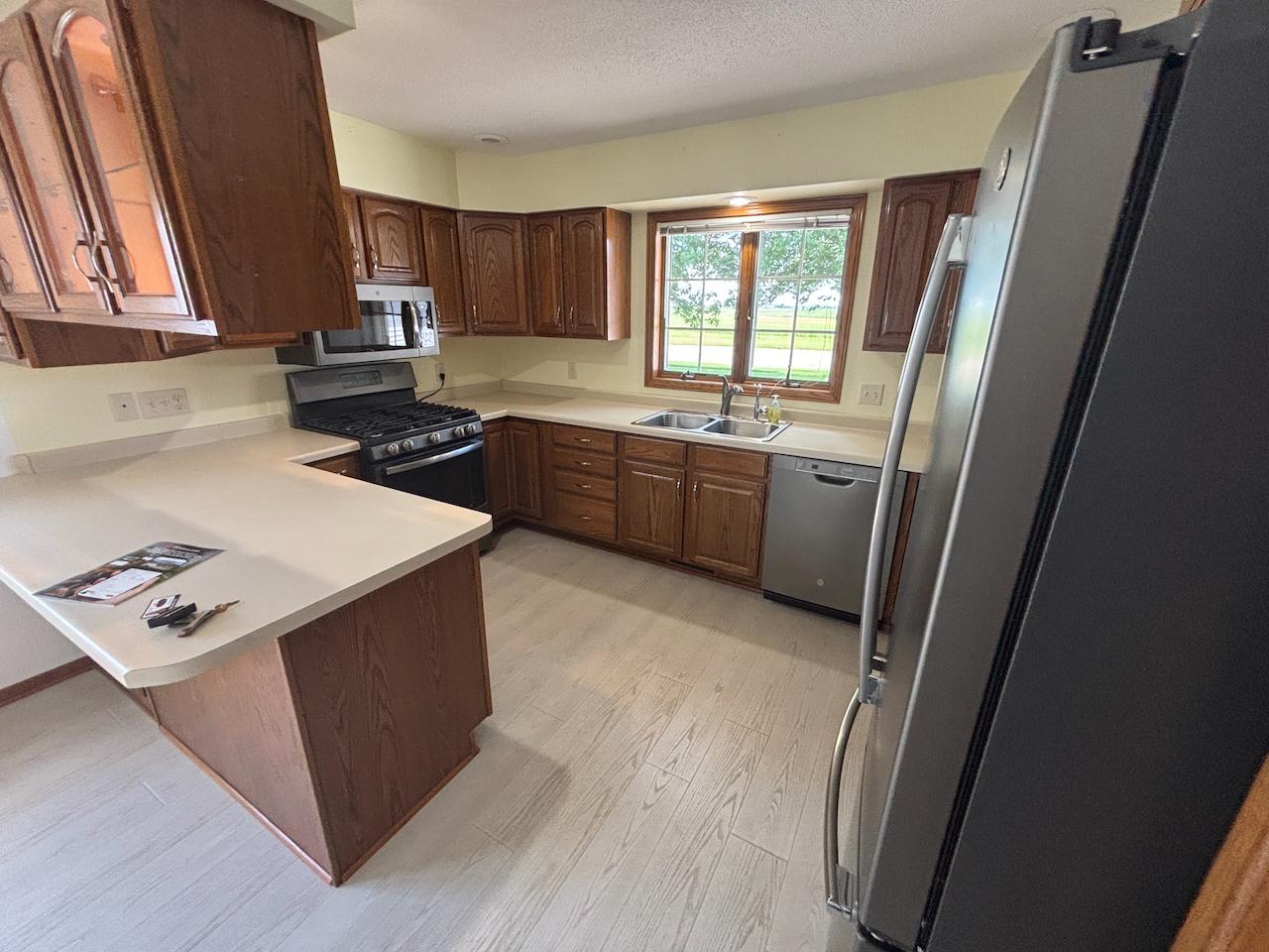 806 28th Avenue Southwest Willmar, MN 56201 - Photo 10 of 22