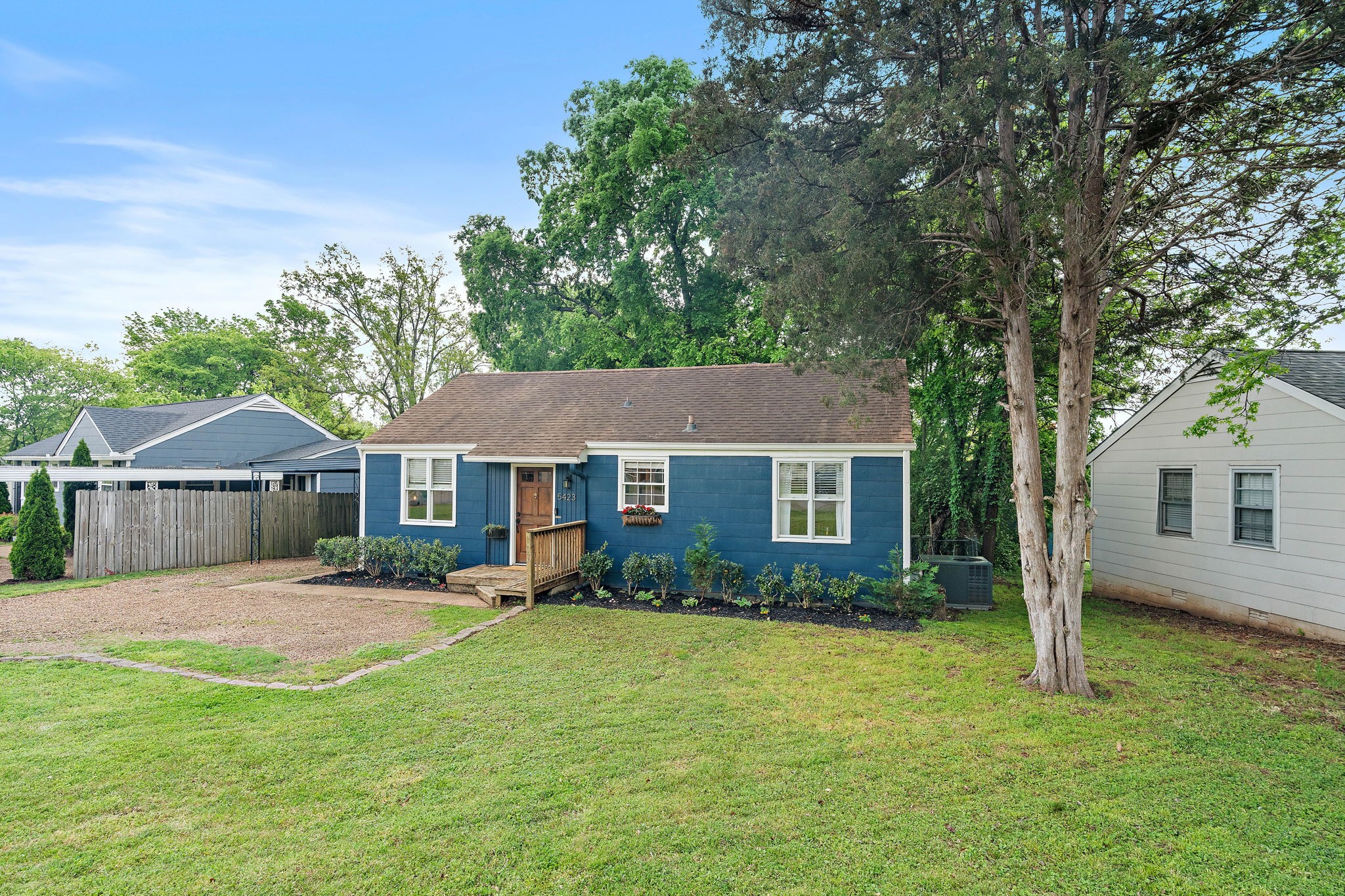 5423 Knob Road Nashville, TN 37209 - Photo 3 of 28