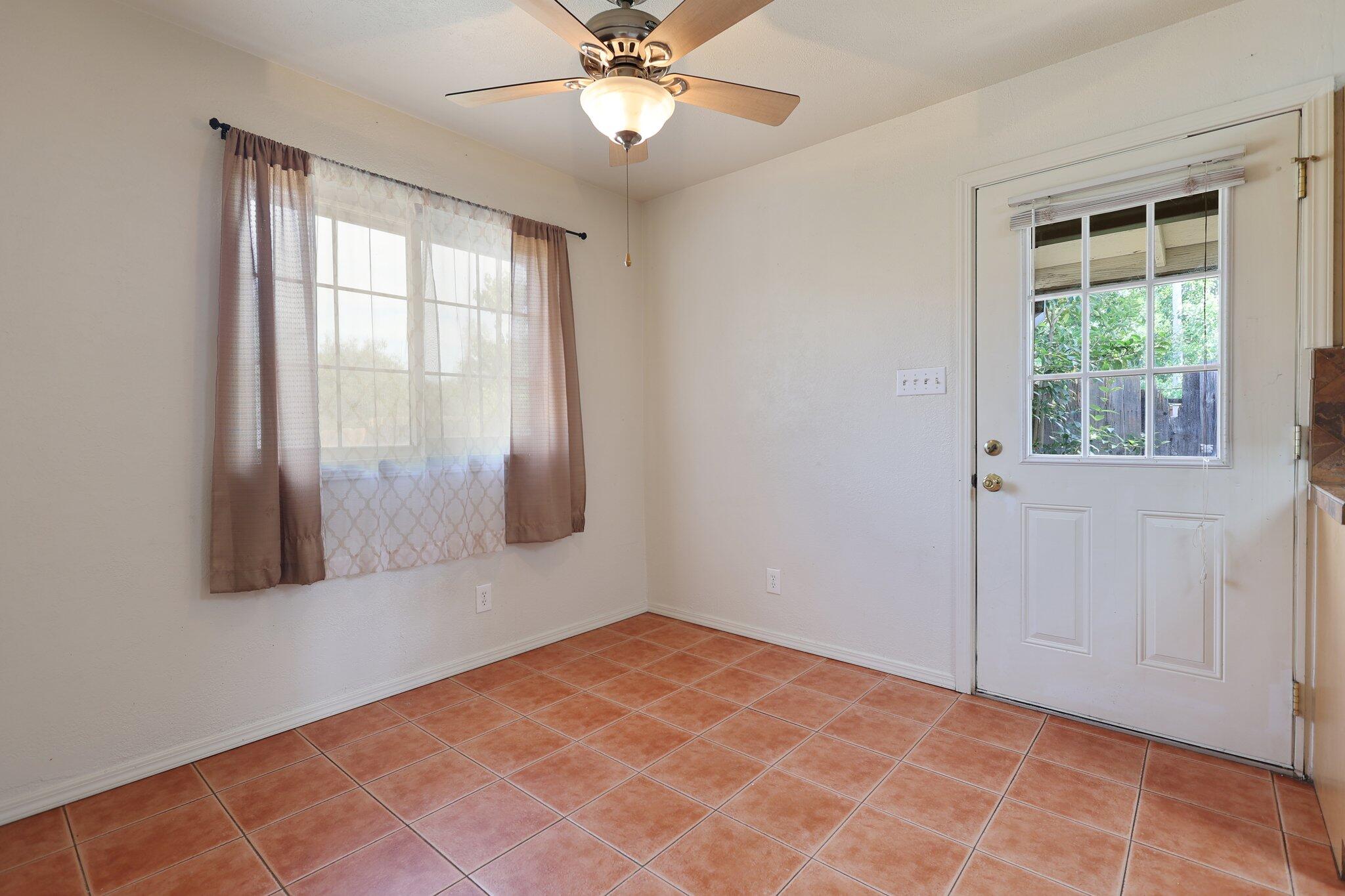 3581 Echo Road Redding, CA 96002 - Photo 6 of 19 an empty room with windows and closet