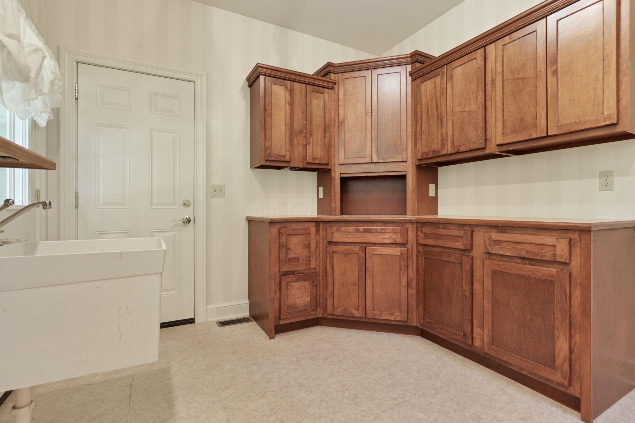 1200 Willow Road Springfield, OH 45502 - Photo 36 of 65 32-web-or-mls-0N4A0473