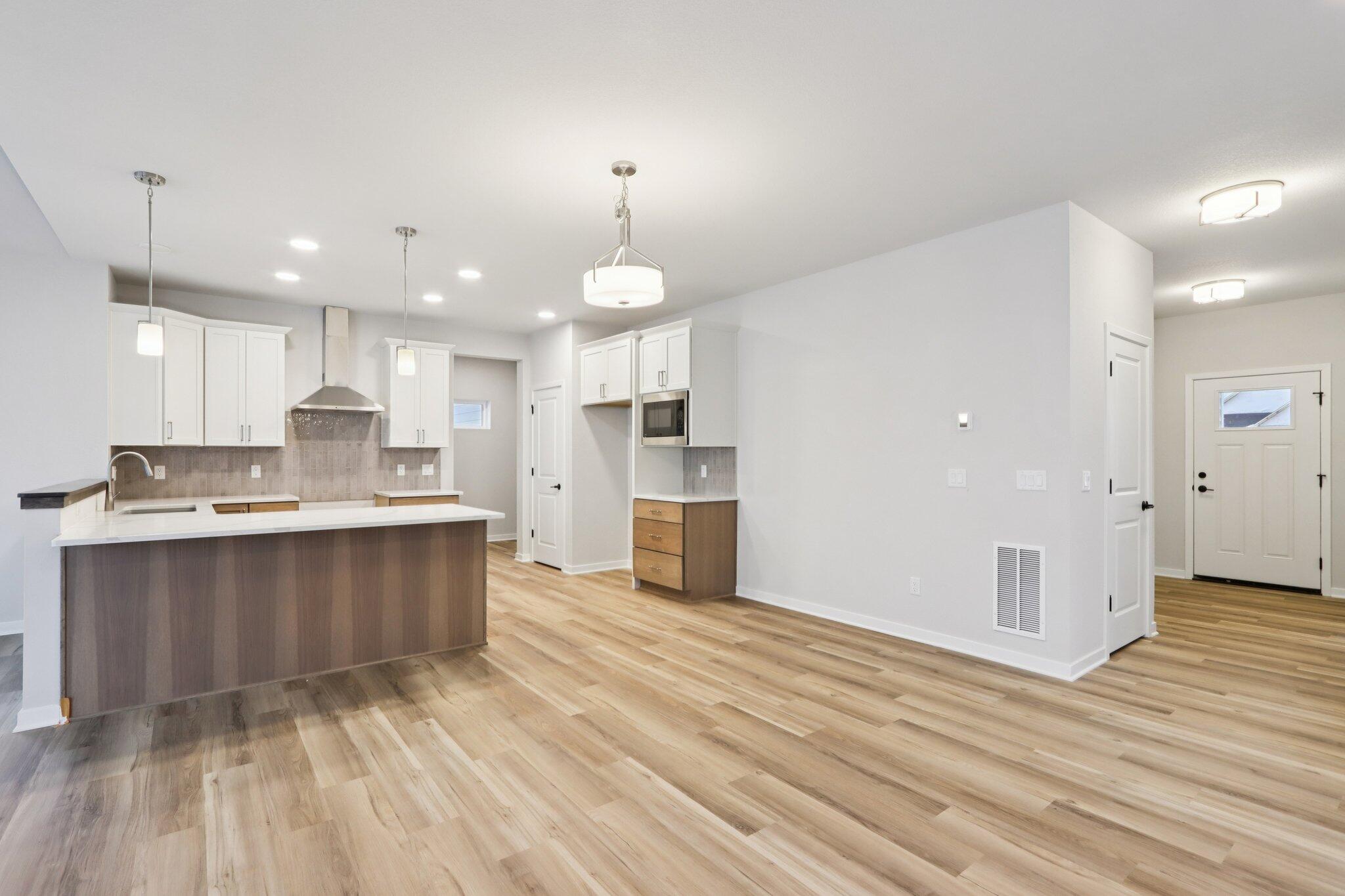 2491 Boulder Drive Slinger, WI 53086 - Photo 11 of 32 Kitchen & Dinette