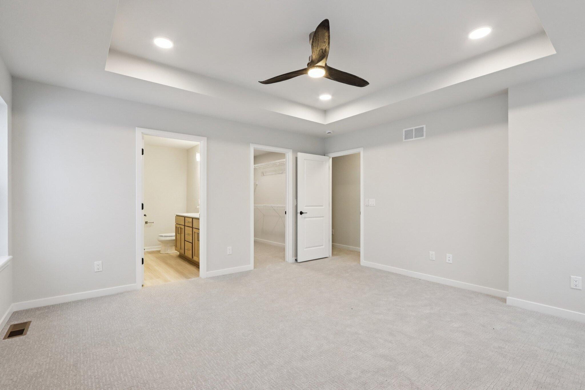 2491 Boulder Drive Slinger, WI 53086 - Photo 22 of 32 Box Tray Ceiling Detail