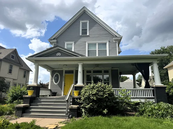 $2,650 | 2322 East 11th Street, Davenport, IA 52803