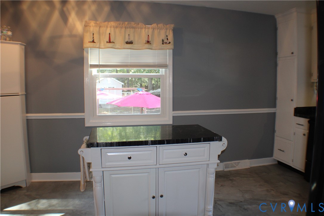 10009 Simplicity Street Chesterfield, VA 23832 - Photo 22 of 47 a bathroom with a sink and mirror