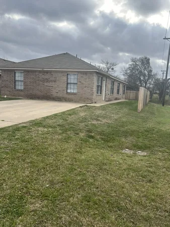 $995 | 401 Ave T, Marble Falls, TX 78654