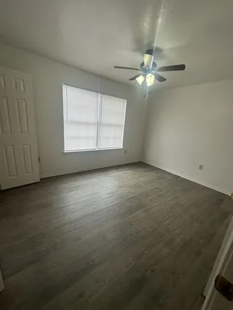 $995 | 401 Ave T, Marble Falls, TX 78654
