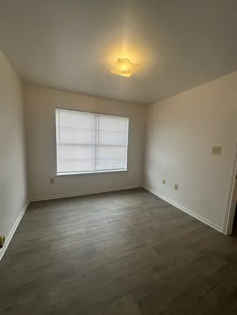 $995 | 401 Ave T, Marble Falls, TX 78654