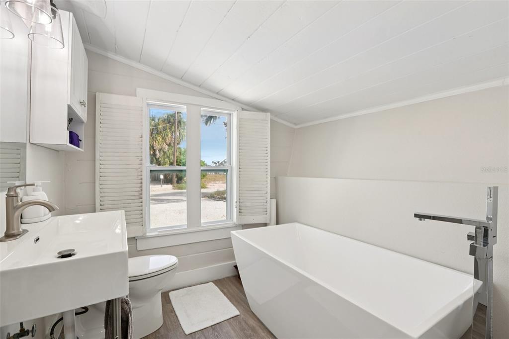 15424 2nd Street East Madeira Beach, FL 33708 - Photo 15 of 35