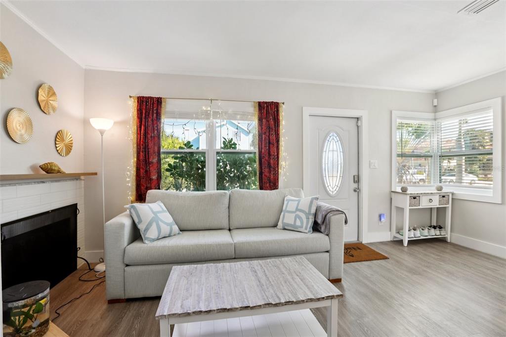 15424 2nd Street East Madeira Beach, FL 33708 - Photo 3 of 35