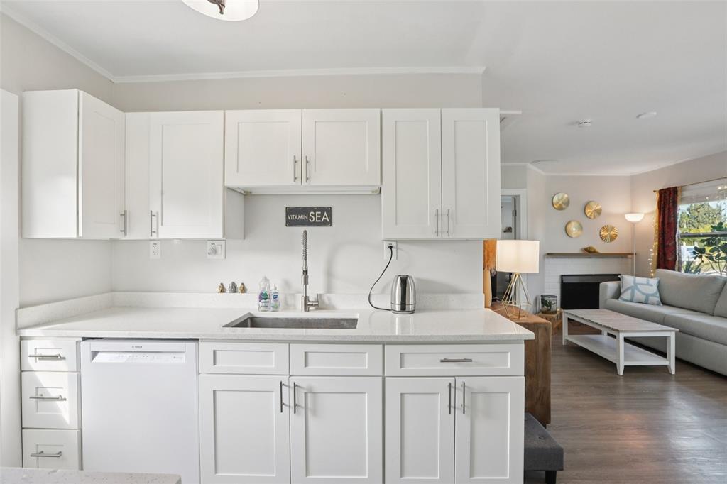 15424 2nd Street East Madeira Beach, FL 33708 - Photo 9 of 35