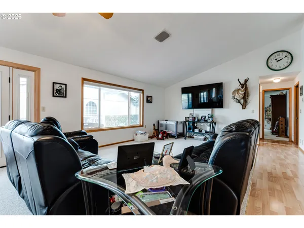 $575,000 | 4608 Holly Street, Springfield, OR 97478