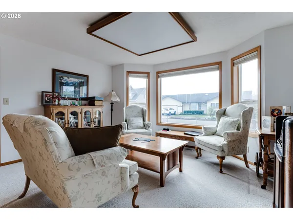 $575,000 | 4608 Holly Street, Springfield, OR 97478