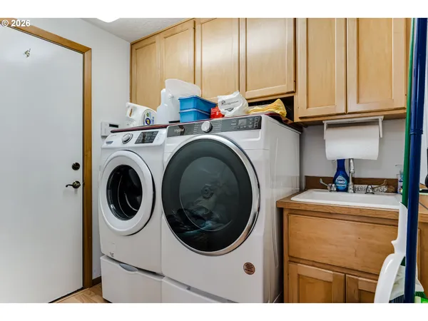 $575,000 | 4608 Holly Street, Springfield, OR 97478