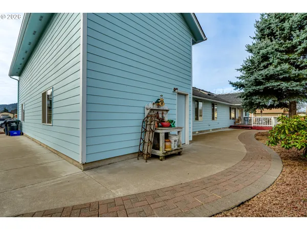 $575,000 | 4608 Holly Street, Springfield, OR 97478