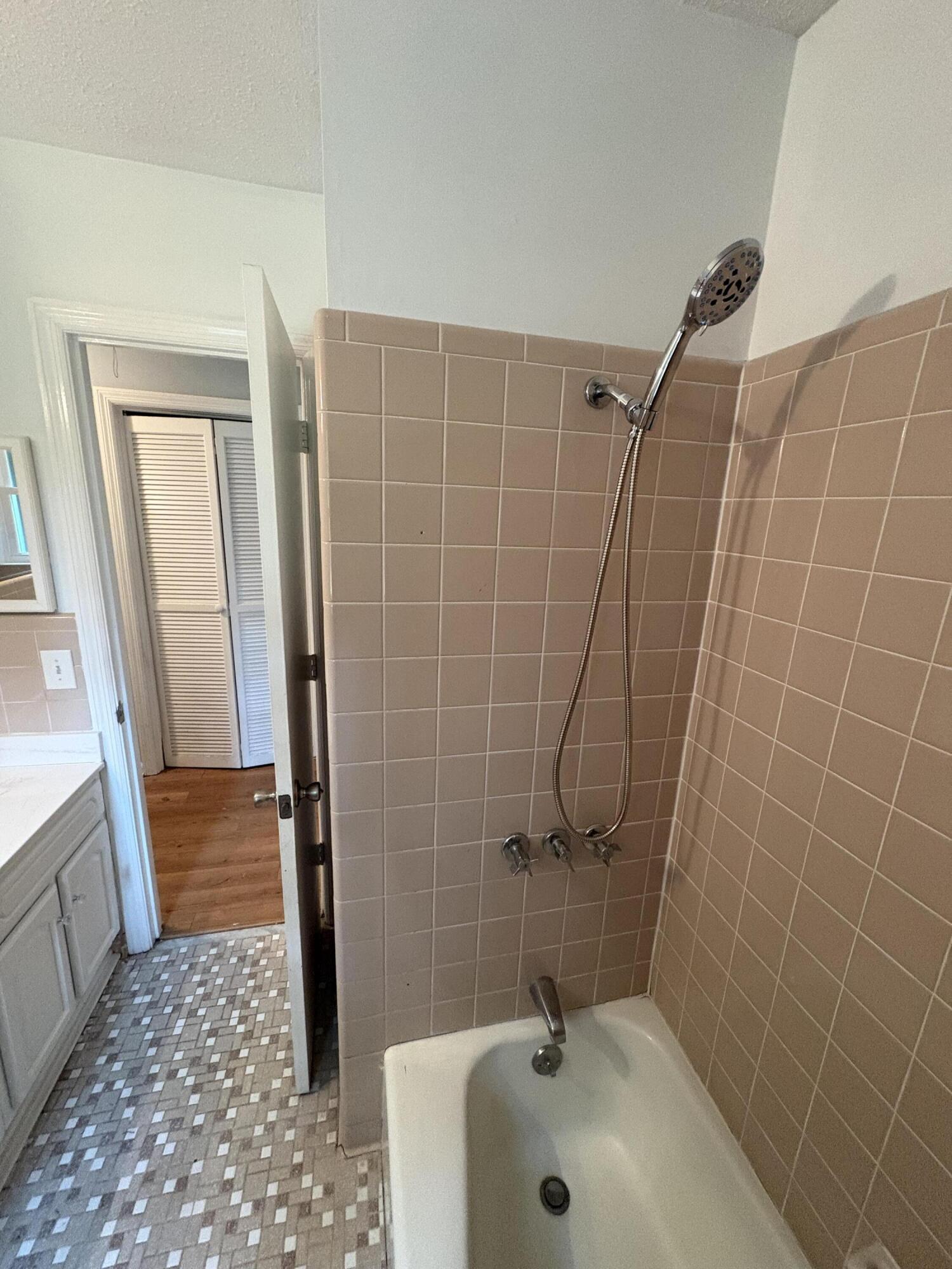 605 Lynnwood Road Walterboro, SC 29488 - Photo 14 of 29 Hall Bathroom - 605 Lynnwood Road